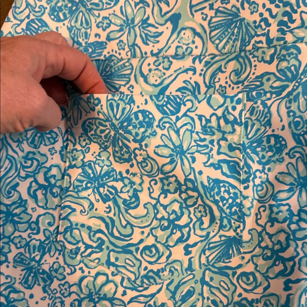 Lilly Pulitzer Blue Floral Women's Shorts - Picture 8 of 10